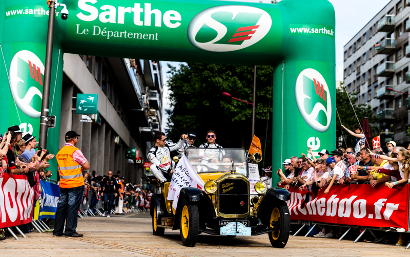 Illustration for article titled The Le Mans Driver Parade Is Absolutely Bonkers